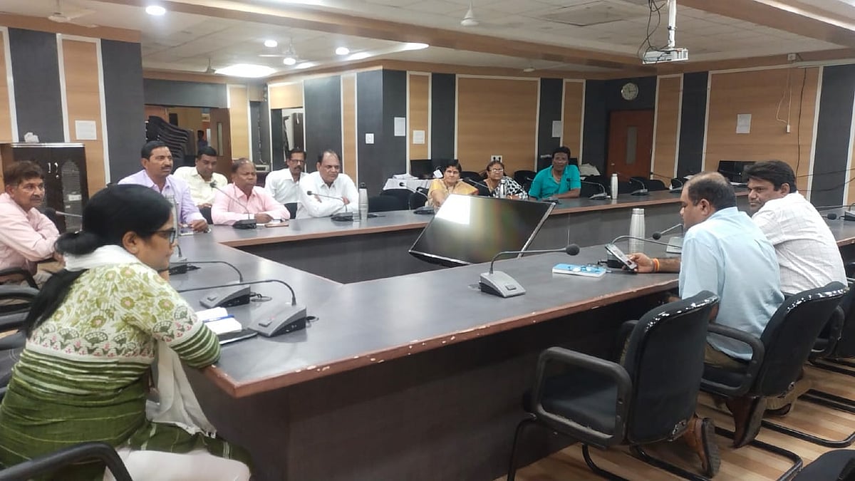 Dewas: Meeting held on MP Foundation Day preparation
