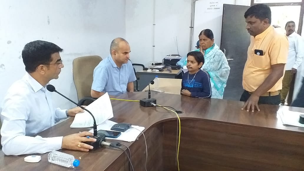 Dewas: Person with short height gets job in collector office