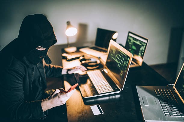Nerul: 32 years old loses Rs 1.21 lakh in reward point redeem fraud