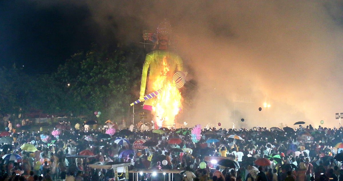Indore: Ravana Dahan on Dussehra; washed clean with moderate rain before Good could win over Evil! 