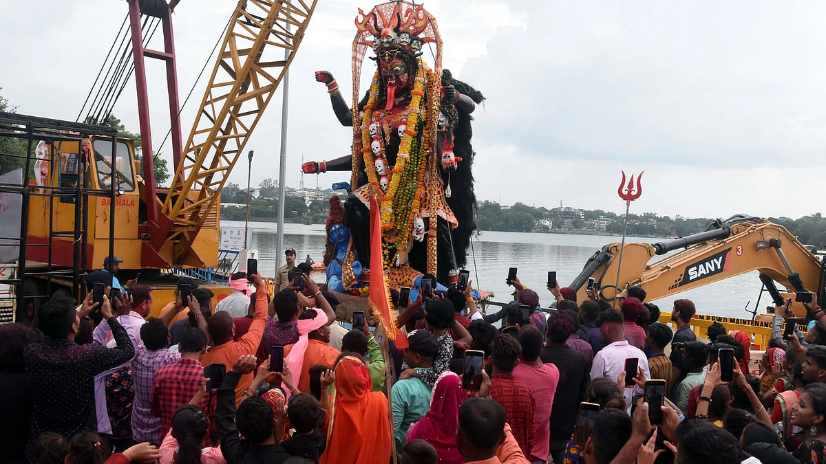 Bhopal: Rain fails to dampen spirit, hundreds join immersion procession 