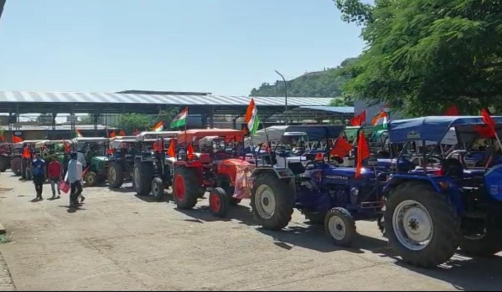 Dewas: Farmers protest against land pooling schemes