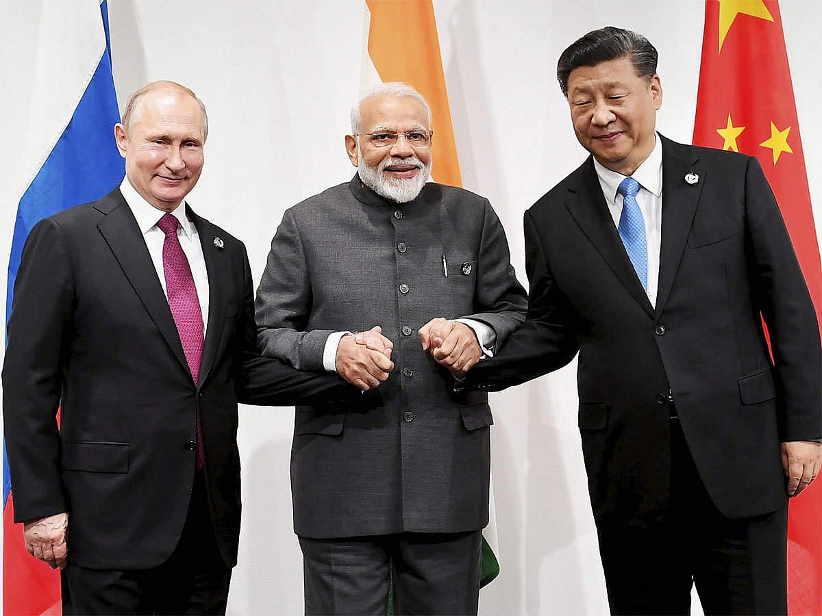 Prime Minister Narendra Modi, centre, flanked by Chinese President Xi Jinping (right) and Russian President Vladimir Putin (left)on the sidelines of the G20 Summit in Osaka, Japan, in 2019 | PTI