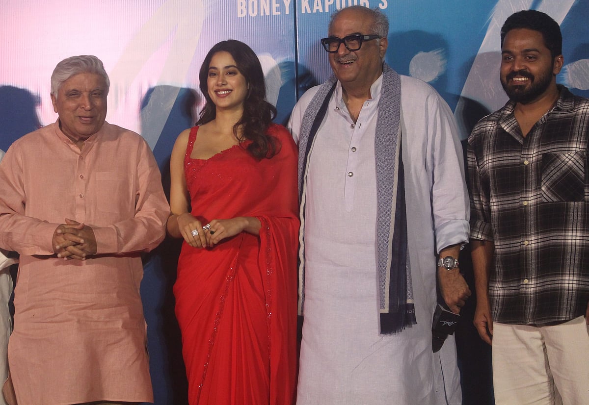(l-r) Javed Akhtar, Janhvi Kapoor, Boney Kapoor, Mathukutty Xavier