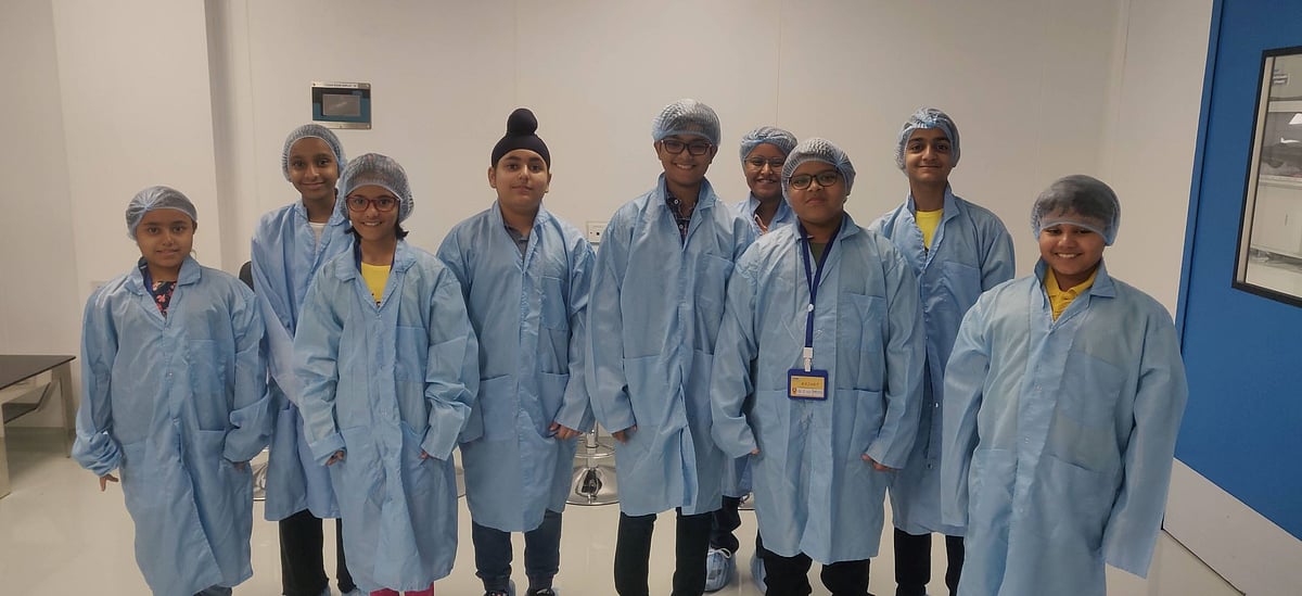 Students from grades 5 to 10 visited labs in IIT Kanpur.  | 