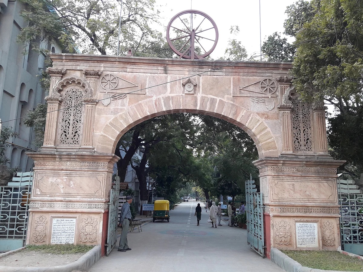 Mahatma Gandhi founded- Gujarat Vidyapith | 