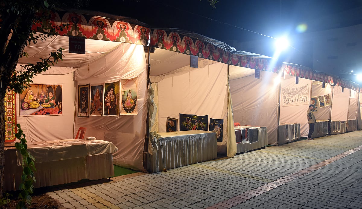 Vocal for Local: On Day 5, many artisans wait for first customer  