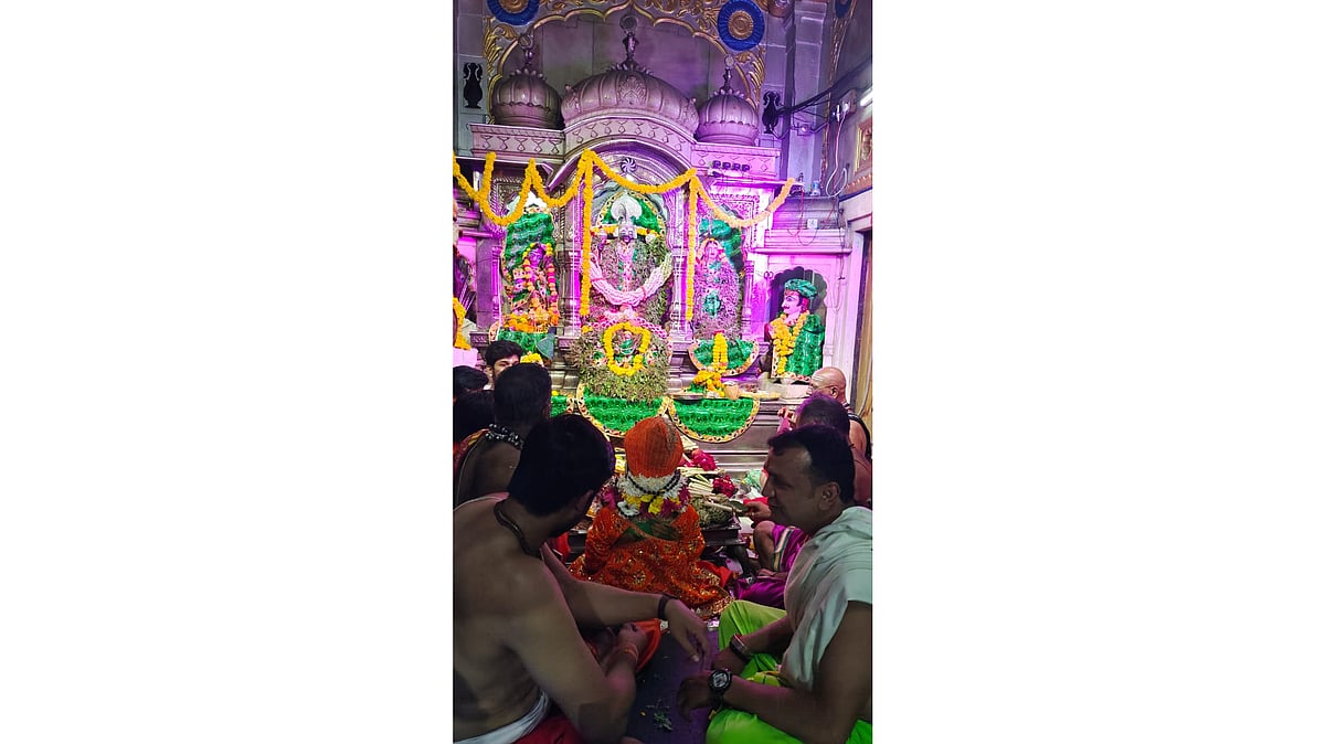Ujjain: Despite ban, people burst crackers, hingot during ‘Hari Har Milan’
