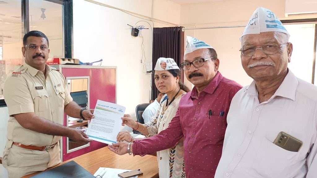 Navi Mumbai: AAP city unit demands WhatsApp emergency helpline for female commuters