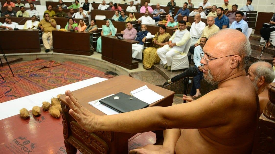 Ujjain: King should always be religious, says Jain seer