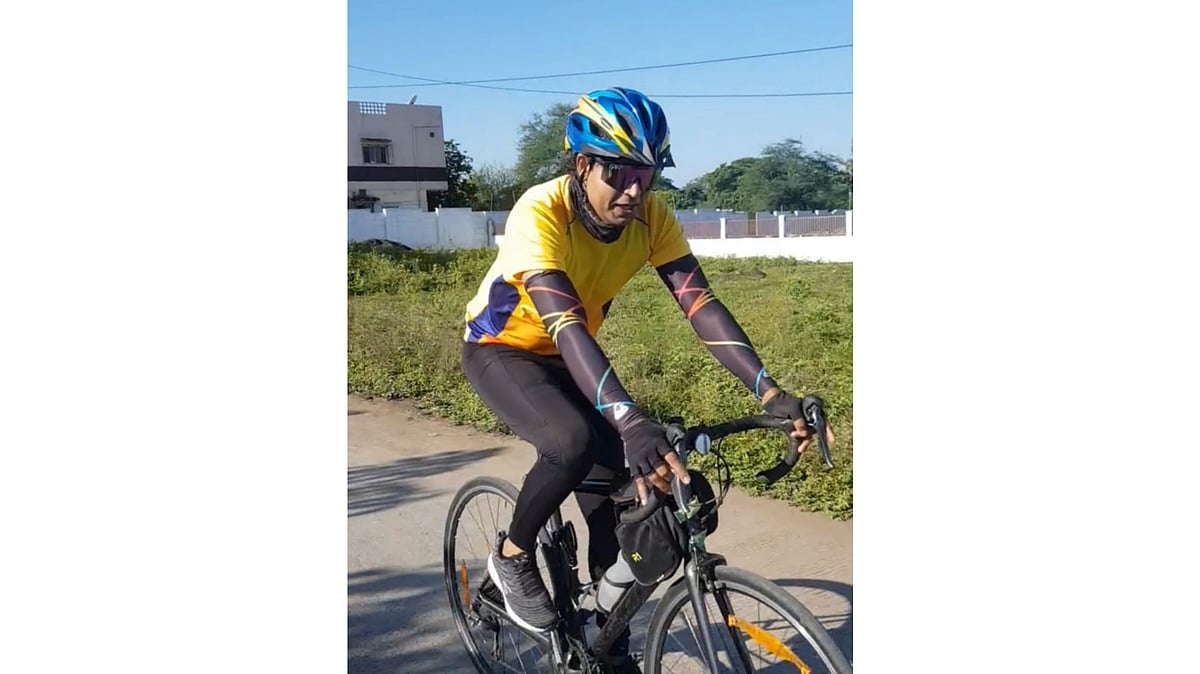 Dewas teacher pedals 50 km everyday