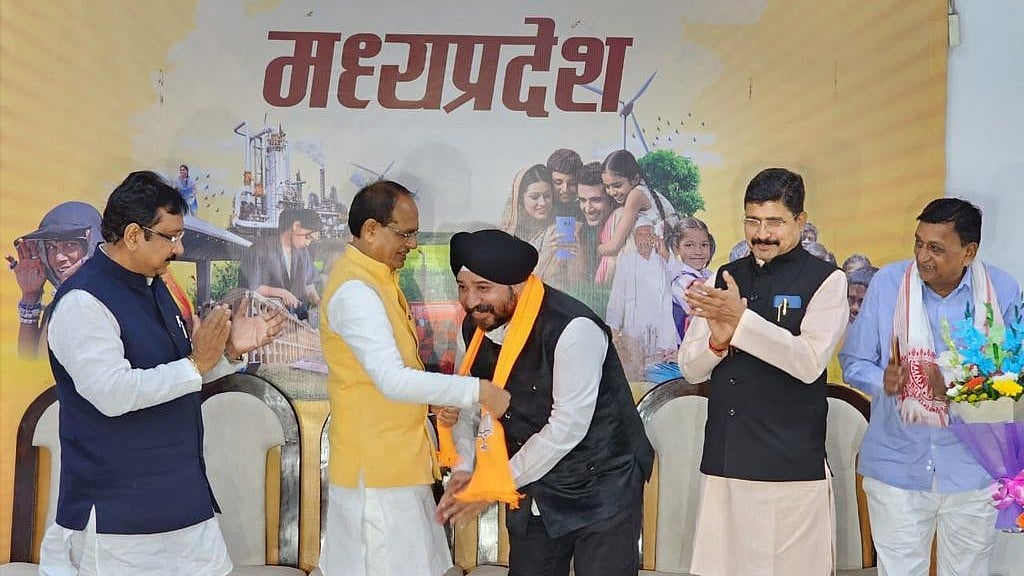 Narendra Saluja with CM Chouhan | FP Photo