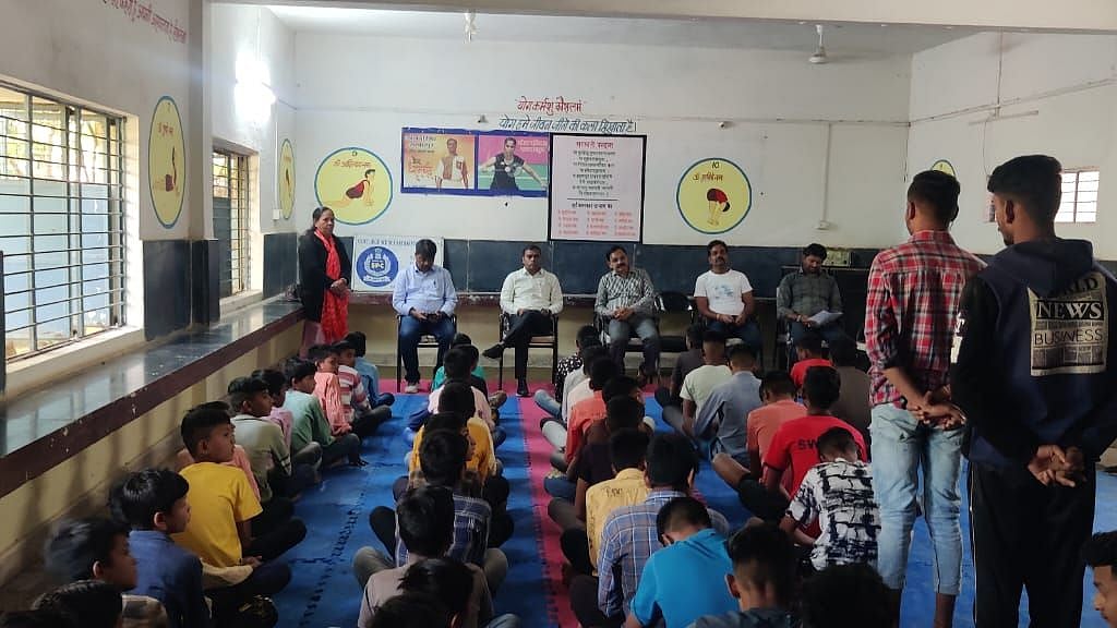 Sardarpur: SDM undertakes inspection of hostel on MP Foundation Day