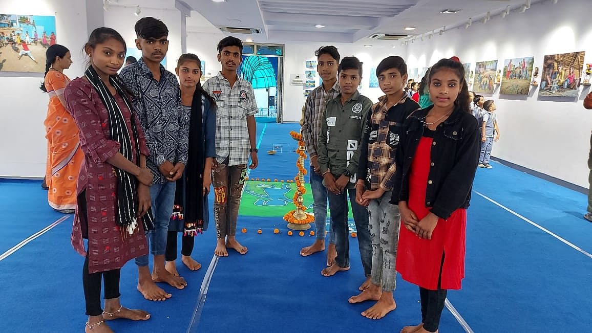 Eight tribal kids from Alirajpur who have showcased their works at Swaraj Vithika in the city on Monday. | FP Photo