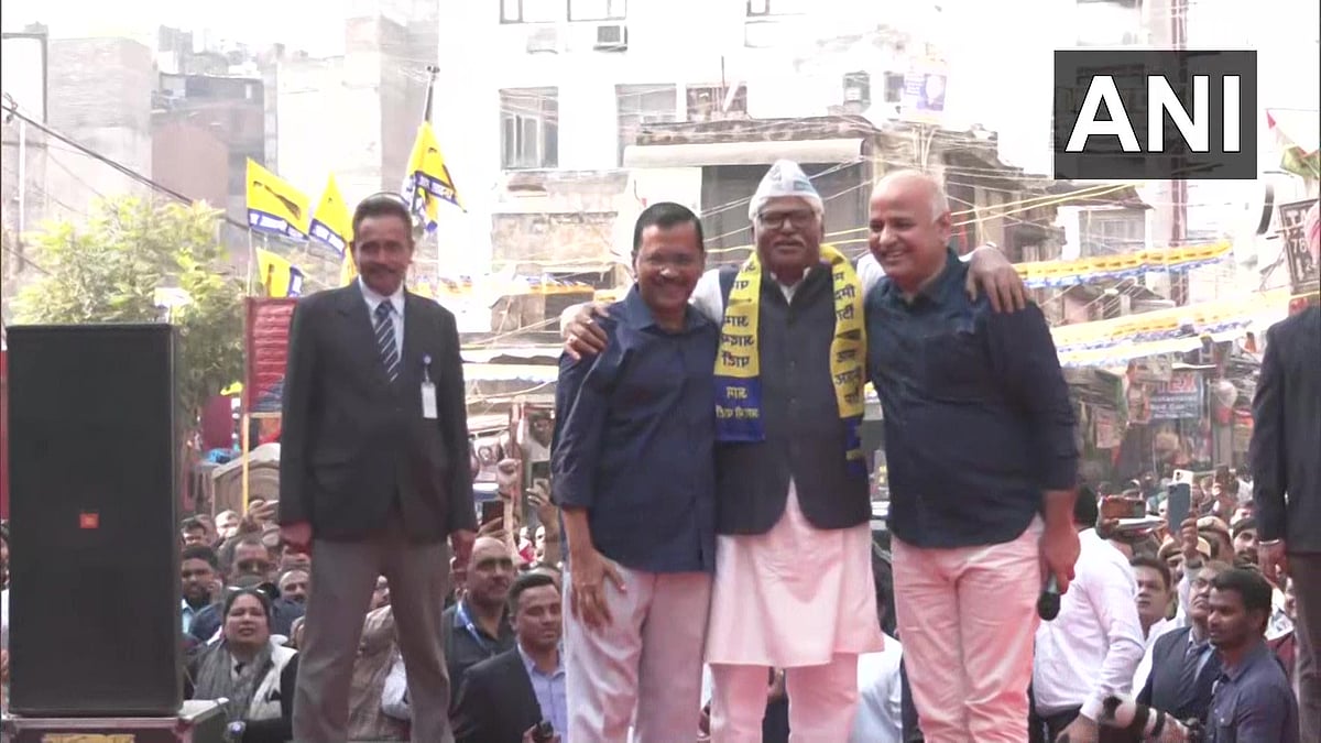 Delhi: Former MP & Congress leader, Mahabal Mishra joins AAP ahead of the MCD polls 