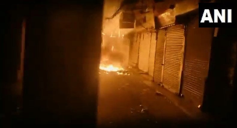 Delhi: Fierce fire breaks out in old electrical market of Chandni Chowk
