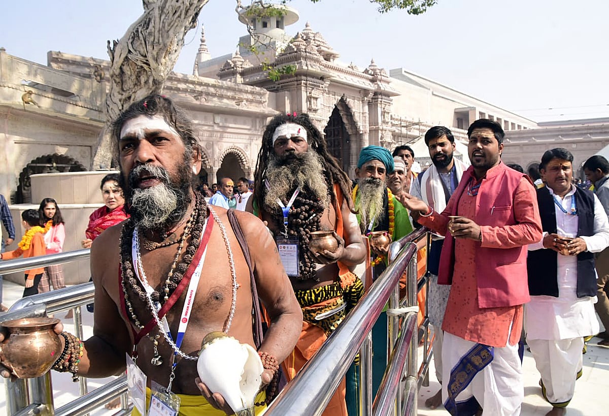 Multifold rise in tourists footfall at Varanasi | Kashi-Vishawanth corridor main attraction