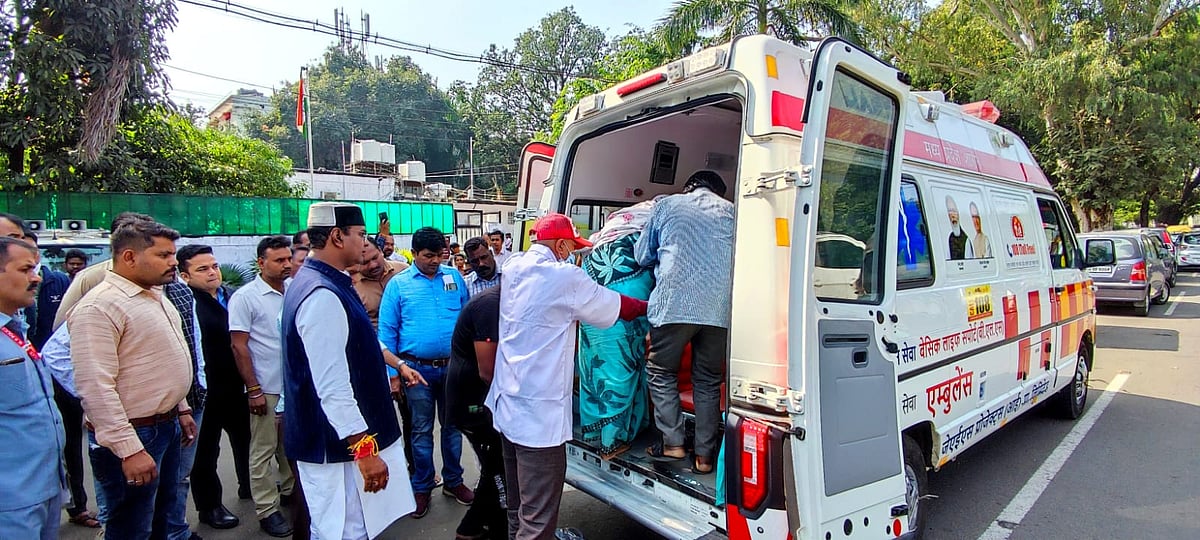 Bhopal : Minister Sarang lends hand to cancer patient, elderly divyang couple  at Jan Darshan 