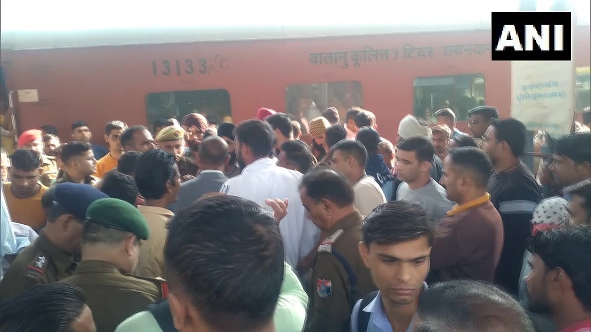 UP: Angry TTE pushes army man under moving train, loses leg; ticket collector absconding 