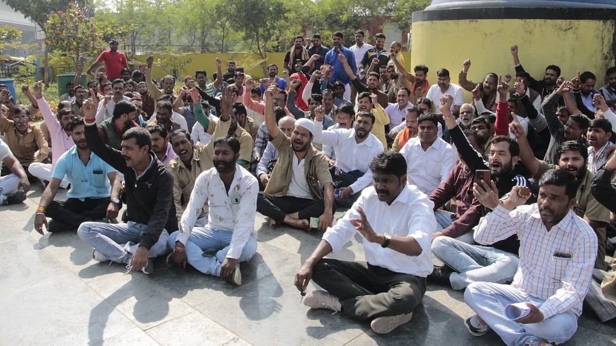 Auto-rickshaw drivers stage demonstration against illegal operations of ...
