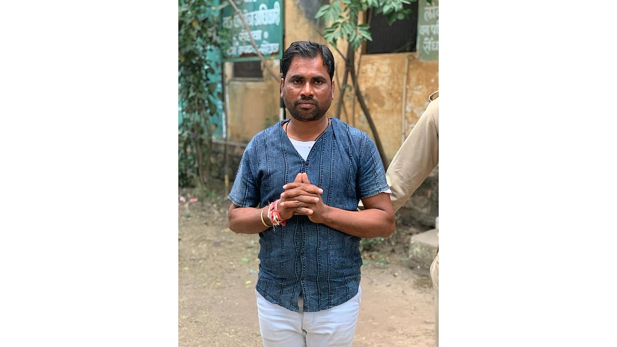 Sendhwa: Notorious wood smuggler nabbed