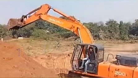 Madhya Pradesh: Machines being used to deepen pond instead of men in Chhatarpur 