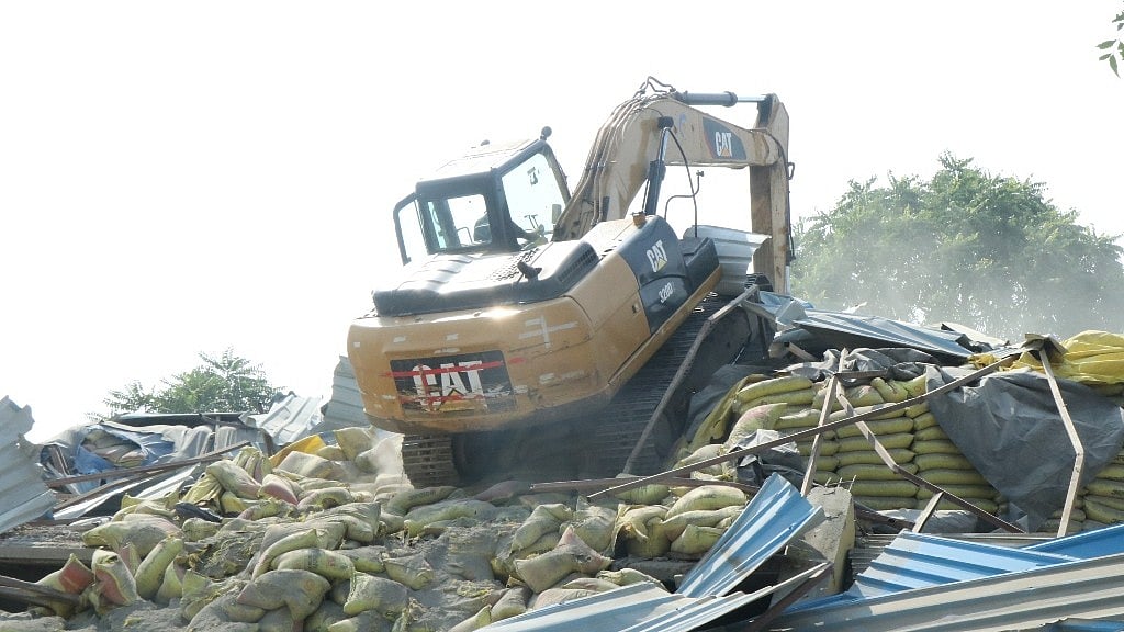 Khargone: Illegal construction of biodiesel pump, godowns demolished