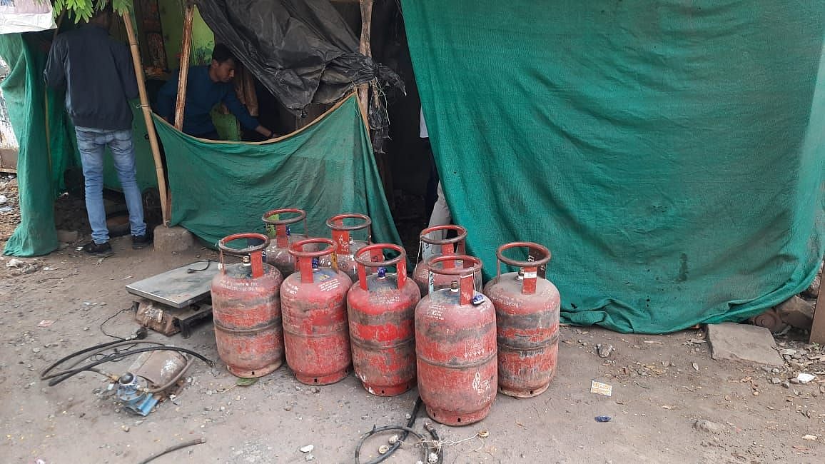 Jabalpur: 6 arrested for filling domestic LPG in autorickshaw