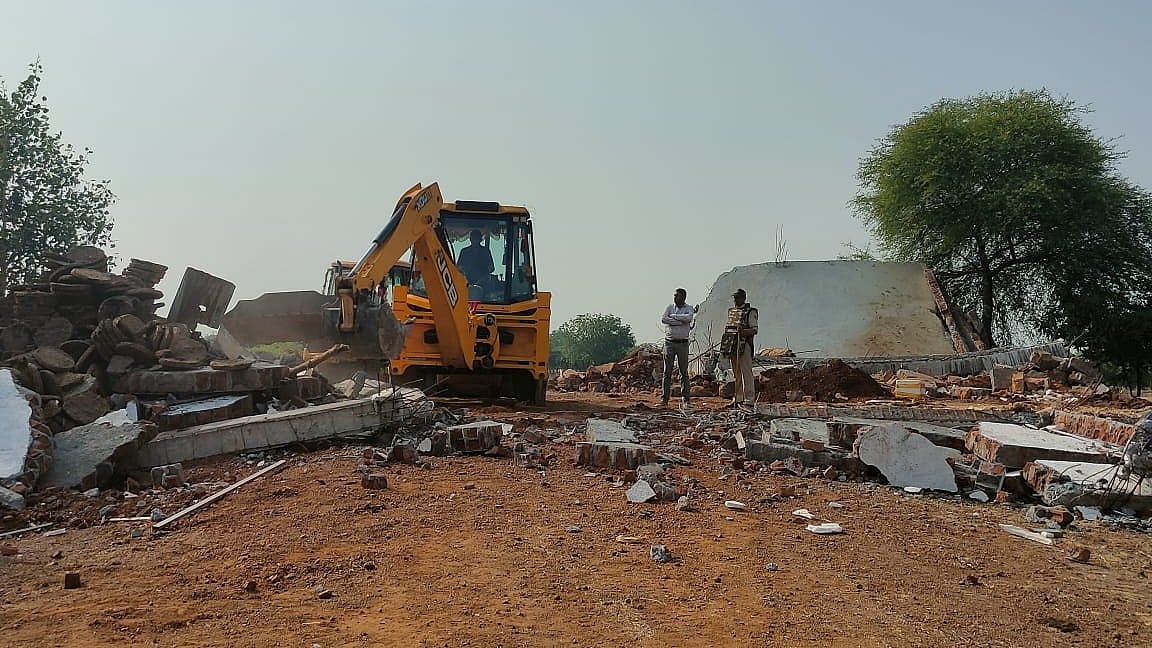 MP: Team demolished the godown from where spurious fertilizer recovered