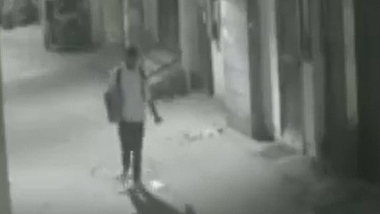 WATCH: Killer Aaftab Poonawala seen on camera with bag outside his house, police allege was carrying Shraddha's body parts