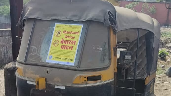 Thane: UMC initiates action against abandoned vehicles in Ulhasnagar 