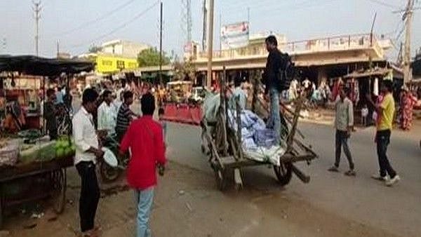 MP: Elated RTI activist reaches civic body office with band and bullock-cart to collect 9,000-page information in Shivpuri