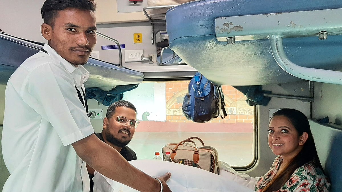 Mumbai: Western Railway restores linen services in all 139 pair of express trains