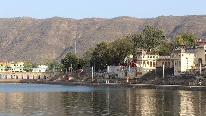 Rajasthan: Over one lakh take the holy dip at Pushkar Sarovar on Monday