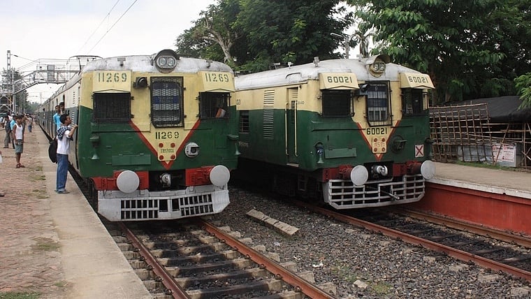 West Bengal: Two teenagers mowed down by local train while clicking selfie