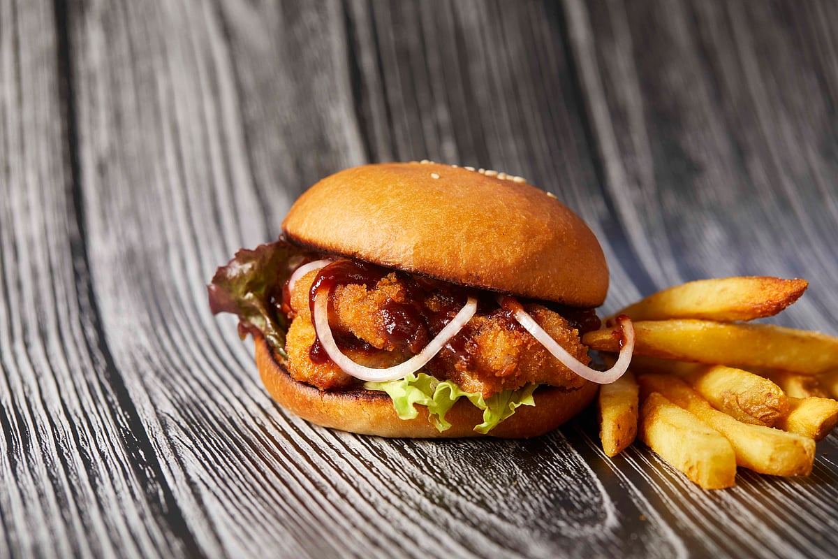 Indore: Tomatoes Slip Out Of Mac’s Burgers - Prices Touch Rs 180 Per Kg 
