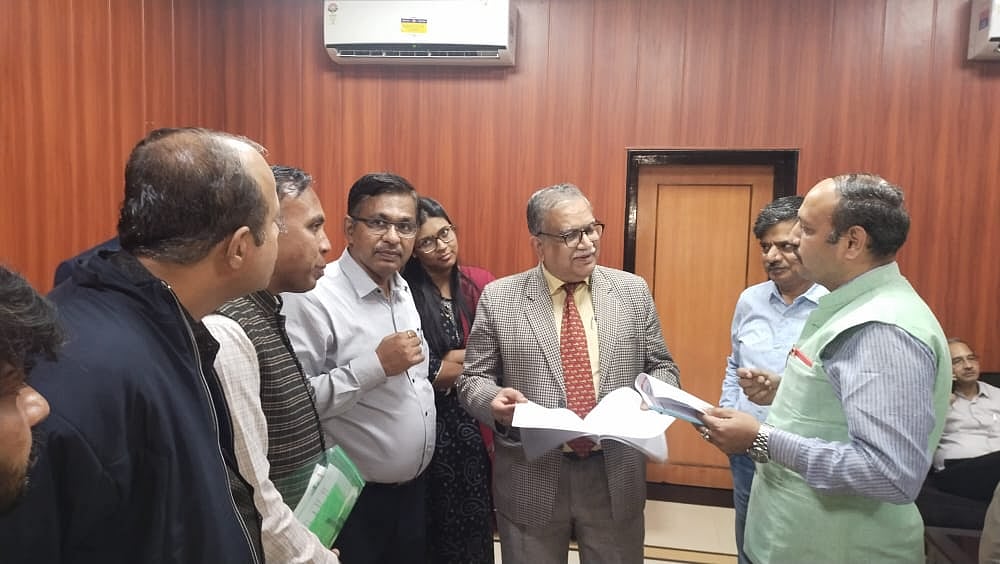 Western Railway Mazdoor Sangh’s office-bearers during their meeting with the GM, WR.