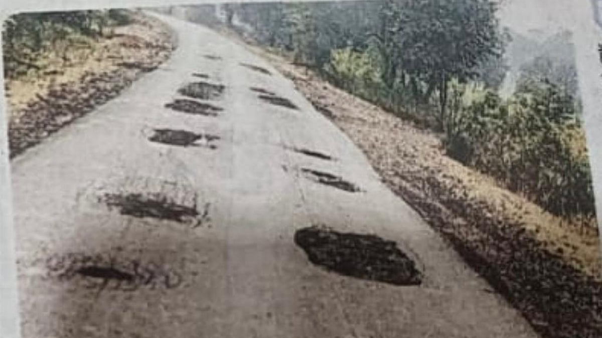 Madhya Pradesh: Pothholed road causes major inconvenience for commuters in Gandhwani