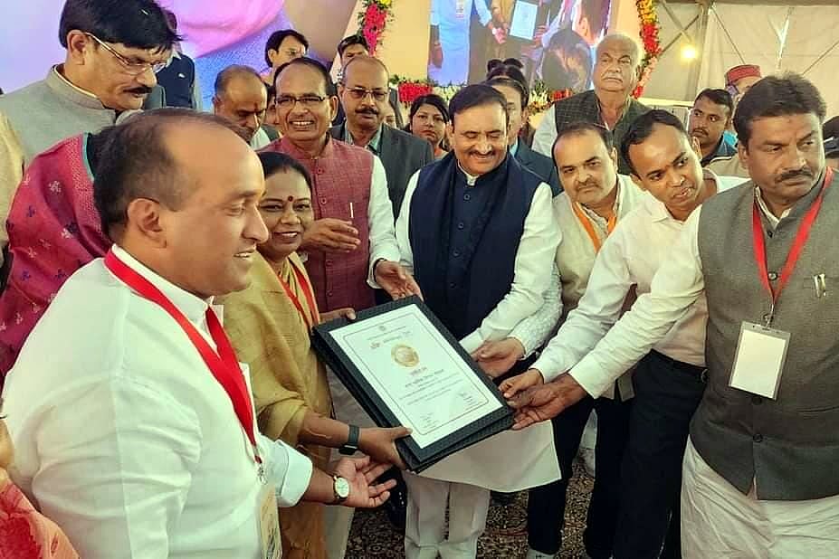 Bhopal: CM felicitates urban bodies for revenue collection, cleanliness