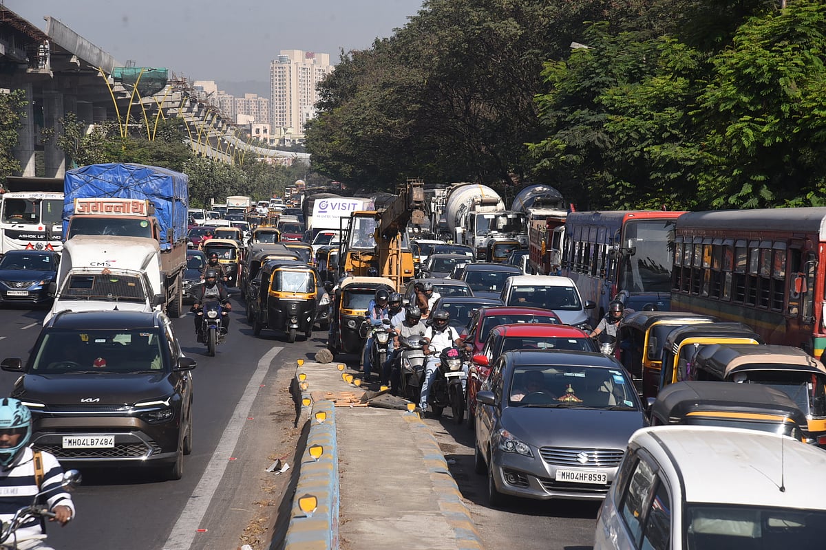 Mumbai: New barricade rammed, traffic chaos at King's Circle