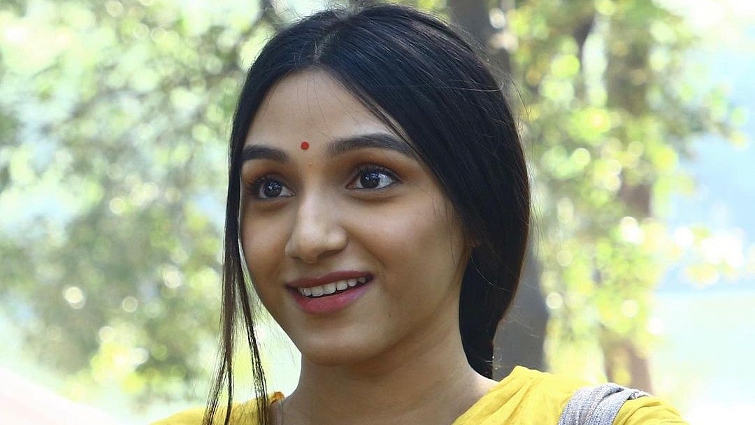 Rajkumar Santoshi’s daughter Tanisha to make her Bollywood debut in Gandhi Godse Ek Yudh; first look out