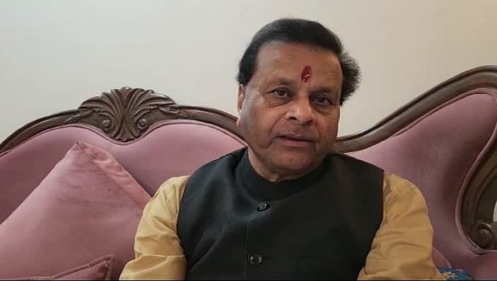 Pathaan row: Public should not be silent until people who became Shahenshah of Mumbai with tickets bought by Hindus start begging at chowpatty, says Bajrang Dal leader 