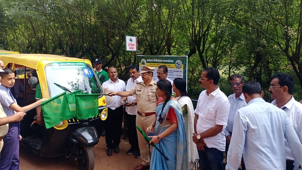Maharashtra: Over 300 persons avail of e-rickshaw services in Matheran on first day
