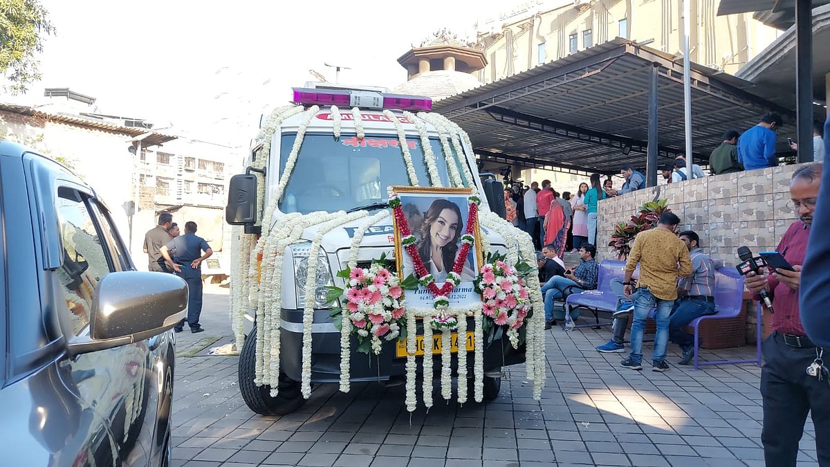 Mumbai: Family, friends bid tearful adieu to Tunisha Sharma