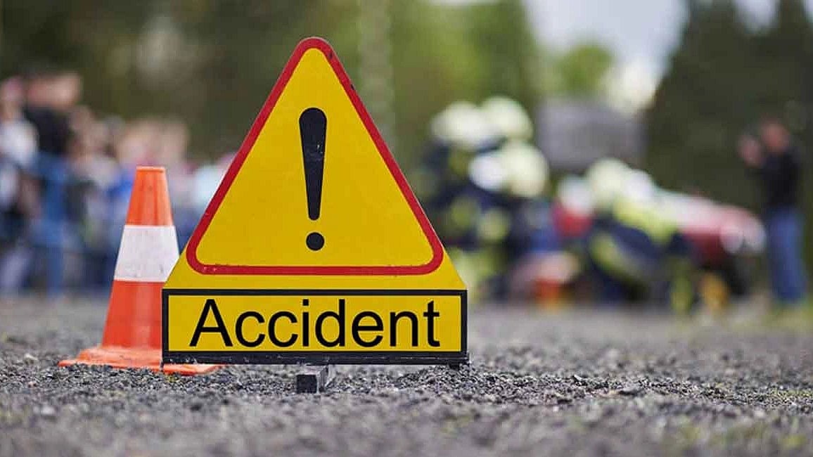Madhya Pradesh: Hemletless moped rider crushed to death in road accident in Chhatarpur