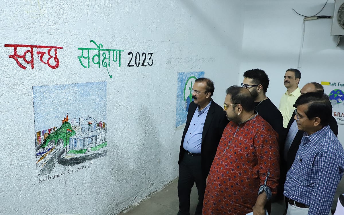 Shankar Mahadevan with dignitaries of NMMC