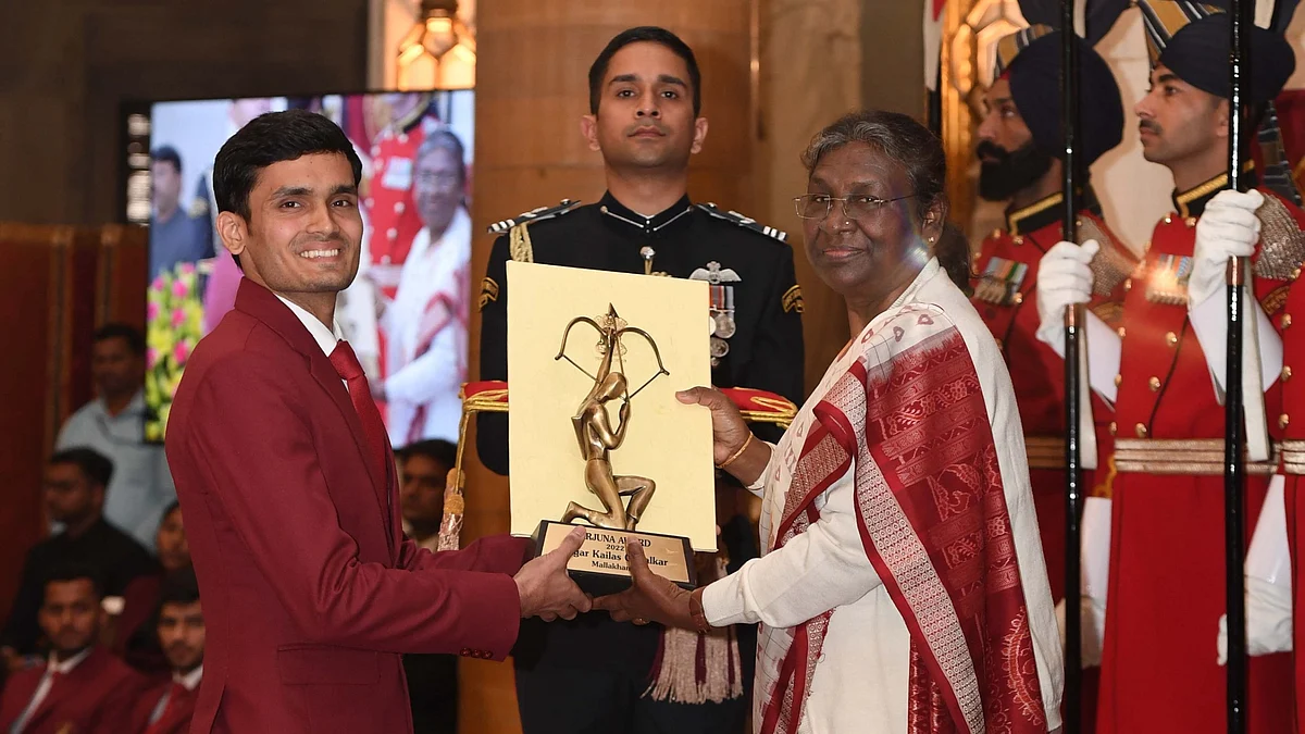 Sagar Ovhalkar receiving Arjuna Award from President Murmu | 