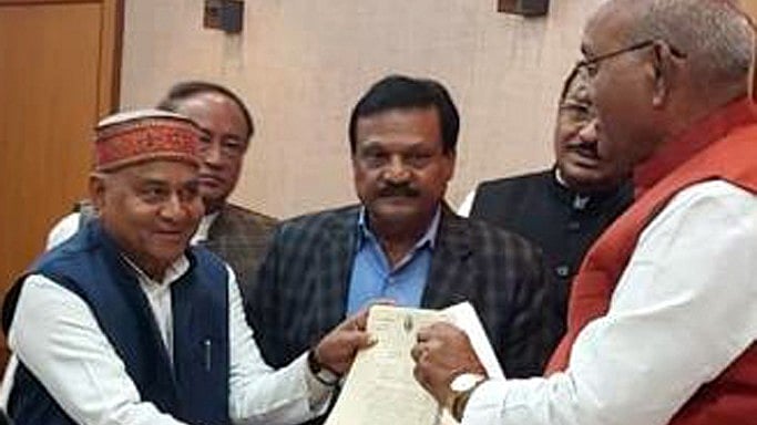 Bhopal: Opposition gives information of No Confidence Motion proposal to Speaker