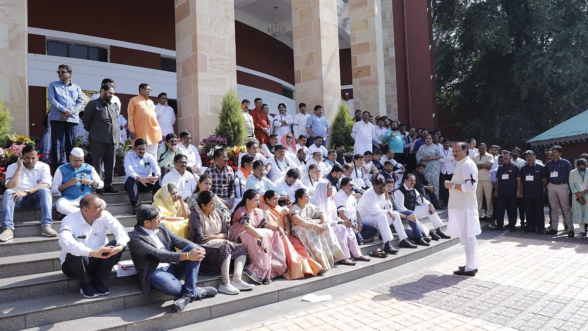 MVA legislators hold parallel assembly, set to force Maharashtra govt to move resolution on border dispute with Karnataka