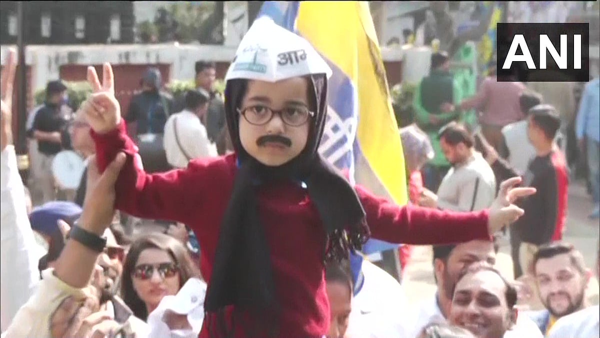 WATCH: Baby Kejriwal celebrates as AAP takes majority, BJP loses MCD after 15 years; video goes viral 
